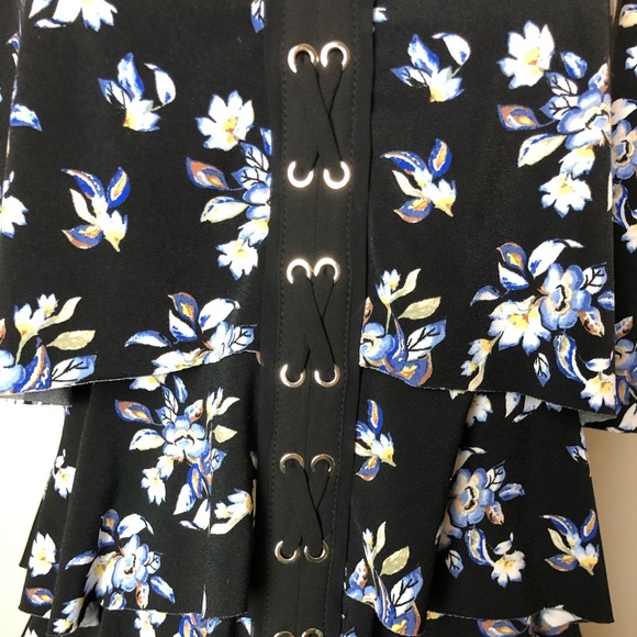 White House Black Market Lace-Up Floral Top - Picture 4 of 7